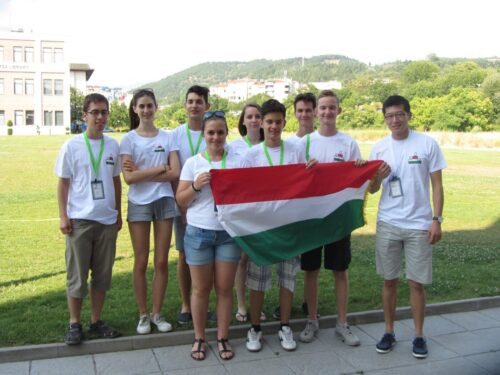 Támogatói koncert a nemzetközi nyelvészeti diákolimpia javára