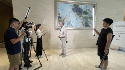 Prószéky Gábor és Váradi Tamás Sanghajban tartottak előadást a Nyelvtudományi Kutatóközpontban fejlesztett PULI nyelvmodellről
