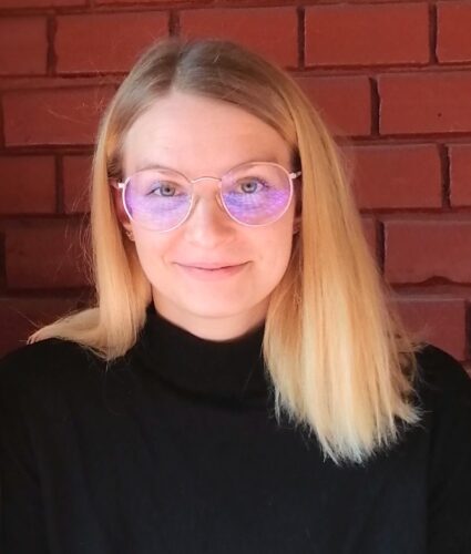 Heller Kata, a Lexikológiai Intézet munkatársa “A Magyar Lírakorpusz igeszemantikai vizsgálata az alkorpuszok szövegeinek szövegtani és stílusértelmezési lehetőségeinek kibővítésére” című pályázatával elnyerte az Egyetemi Kutatói Ösztöndíj Program támogatását